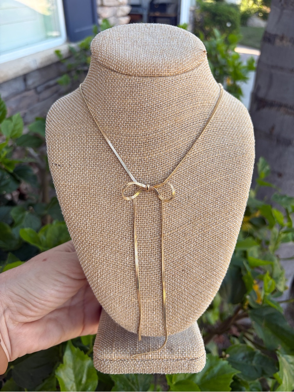 Anthropologie Gold plated delicate Bow Lariat Necklace adjustable length Y